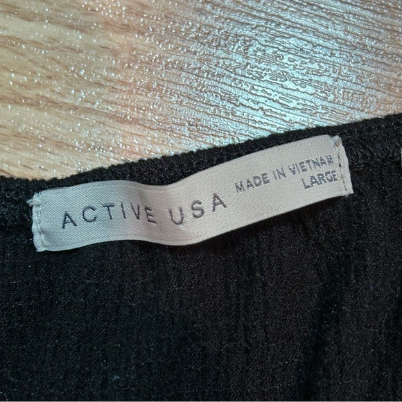 Active USA black crop top large - Picture 3 of 3